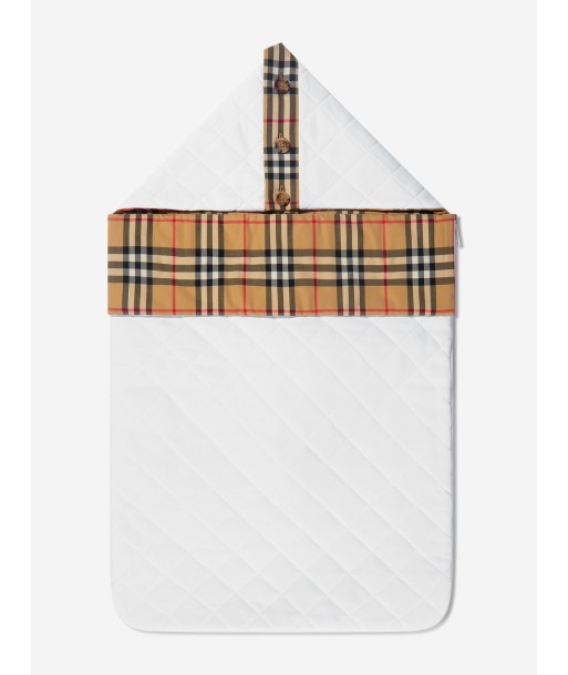 Burberry Baby Check Iggy Blanket In White Dans la société mordern